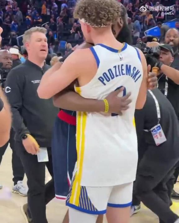 能打破附加賽不勝魔咒嗎？庫里賽后和哈登&小卡紛紛擁抱