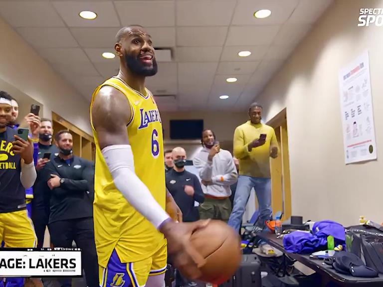 里弗斯絕殺之后湖人隊的更衣室氛圍，簡直不要太和諧??！