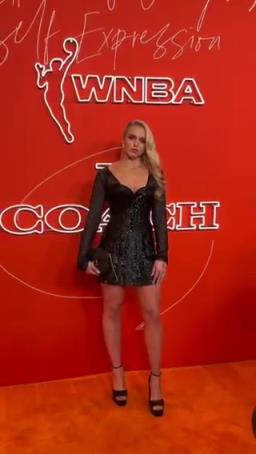 海莉選秀夜紅毯秀，人氣和顏值在這屆都是數(shù)一數(shù)二